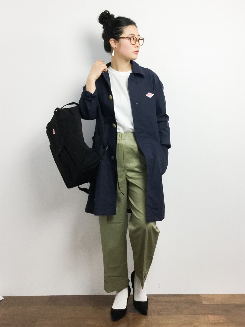 「DANTONの＜15秋冬＞【DANTON(ダントン)】ルーズフィットコート（ステンカラーコート、ブルー系）」を使った、クボヤさん（レディース・157cm）の冬コーディネートの1枚目の写真