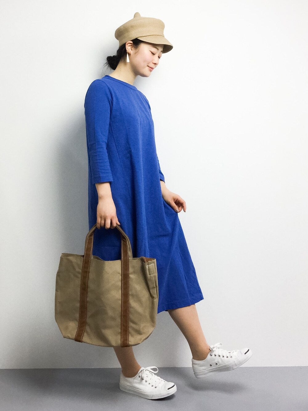 「ワンピース、tembea、45R、麦わら帽子」｜「BEAMS BOYのCableami×BEAMS BOY / ブレードキャス 16SS（キャスケット、ベージュ系）」を使った、クボヤさん（レディース・157cm）の冬コーディネートの1枚目の写真