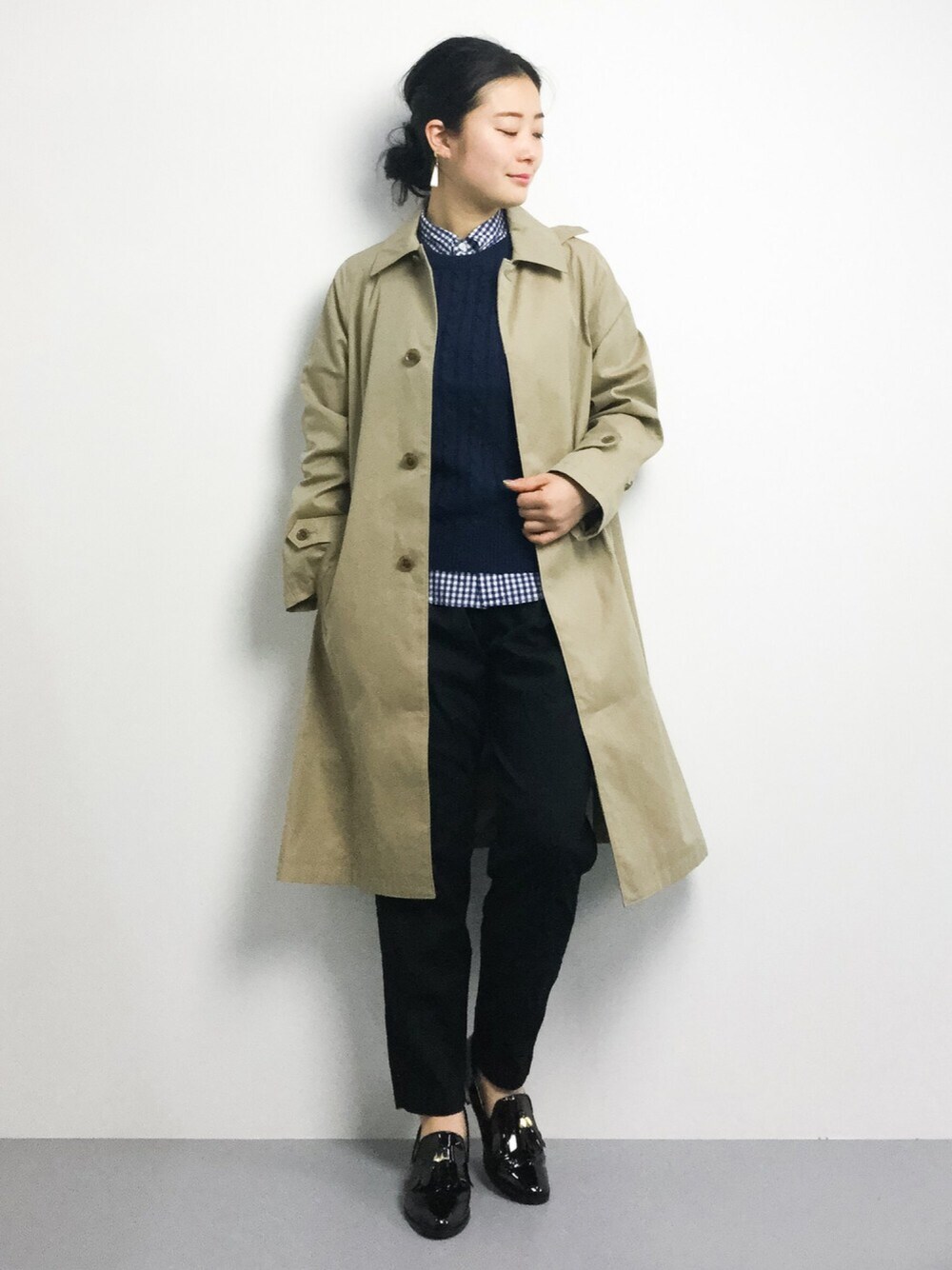 「ベーシック、チェックシャツ、ステンカラーコート、ギンガムチェック、スタンダード」｜「BEAMS BOYのBEAMS BOY / ステンカラーコート（ステンカラーコート、グリーン系）」を使った、クボヤさん（レディース・157cm）の冬コーディネートの1枚目の写真