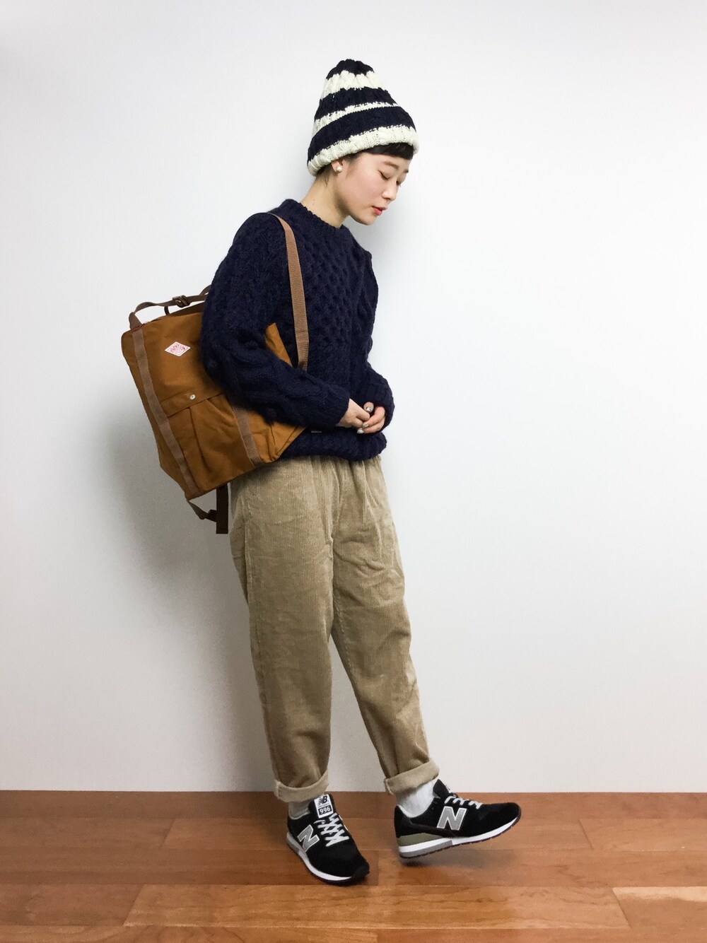 「ボーイッシュ、ニット帽、コーデュロイパンツ、メンズライク、ボーダーニット、アランニット、冬、クルーネック、ダントン、カジュアルコーデ」｜「かぐれのglaz ハンドアランニット（ニット/セーター、ブルー系）」を使った、クボヤさん（レディース・157cm）の秋コーディネートの1枚目の写真