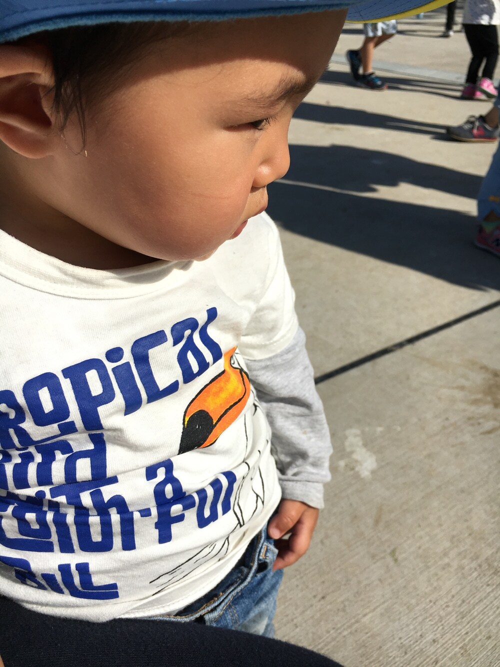 「キッズ、kids、キッズコーデ、キッズファッション」｜「LeeのBABY RIB STRAIGHT PANTS（デニムパンツ、ブルー系）」を使った、ハルトさん（キッズ・90cm）の夏コーディネートの1枚目の写真