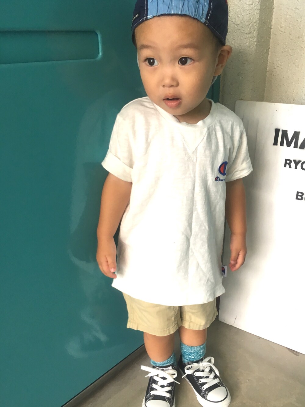 「abcdのアイテム（キャップ、ブルー系）」を使った、ぶ んさん（キッズ・90cm）の秋コーディネートの1枚目の写真