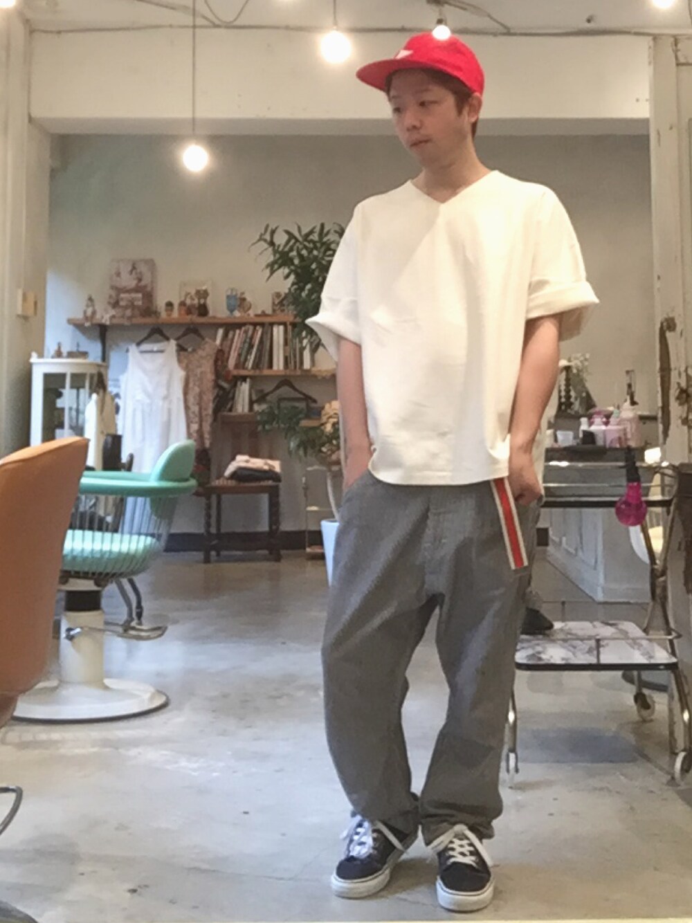 「summer、ビッグT、ストリート、古着、半袖シャツ、White Mountaineering、BEAMS、白Tシャツ、キャップ、VANS」｜「WHITE MOUNTAINEERINGのアイテム（Tシャツ/カットソー、ホワイト系）」を使った、KOHNOさん（メンズ・162cm）の夏コーディネートの1枚目の写真