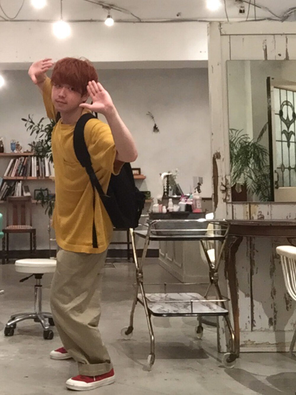「ラフ、シンプル、スニーカー、ゆるコーデ、ストリート、チノパン、夏、VANS、halfmoon」｜「SON OF THE CHEESEのアイテム（トップス、イエロー系）」を使った、KOHNOさん（メンズ・162cm）の夏コーディネートの1枚目の写真