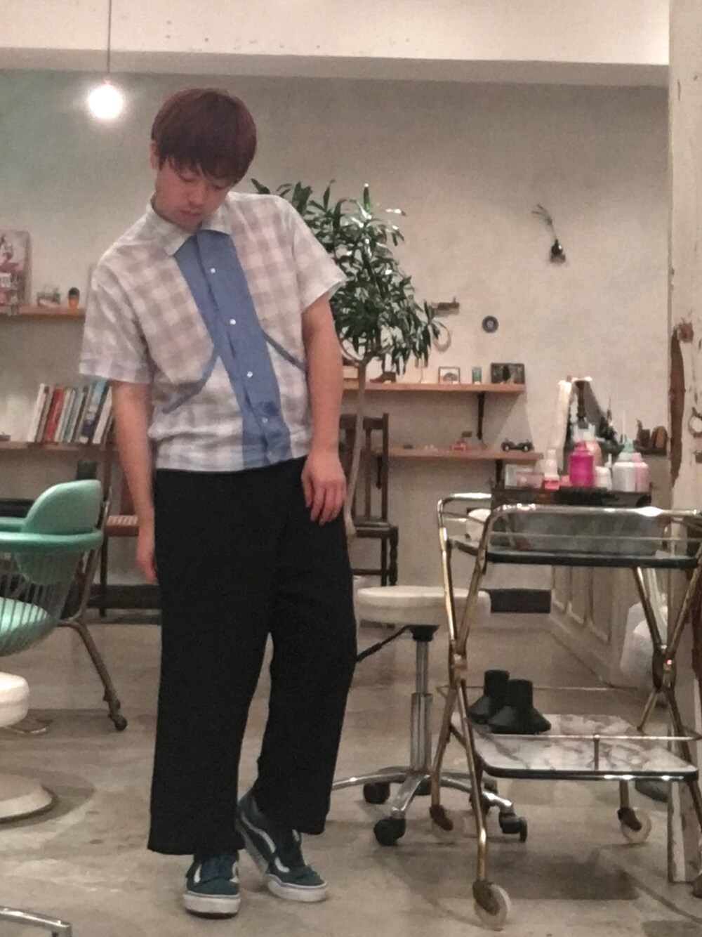 「古着、夏コーデ、ストリート、スラックス、シャツスタイル、スニーカー、ユニクロ、プチプラ」｜「usedのアイテム（シャツ/ブラウス、ブルー系）」を使った、KOHNOさん（メンズ・162cm）の夏コーディネートの1枚目の写真