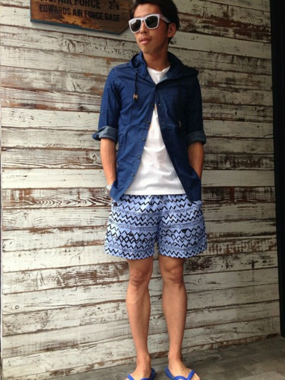 「L.H.PのLHP/ DENIM7/sフードシャツ（シャツ/ブラウス、ブルー系）」を使った、よしやす(34歳)さん（メンズ・175cm）の春コーディネートの1枚目の写真