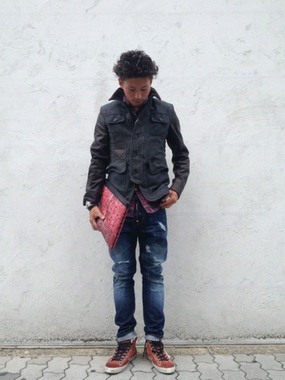 「MCMのLHP/ｴﾙｴｲﾁﾋﾟｰ/MCM/エムシーエム/POUCH LARGE（ポーチ、レッド系）」を使った、よしやす(34歳)さん（メンズ・175cm）の夏コーディネートの1枚目の写真