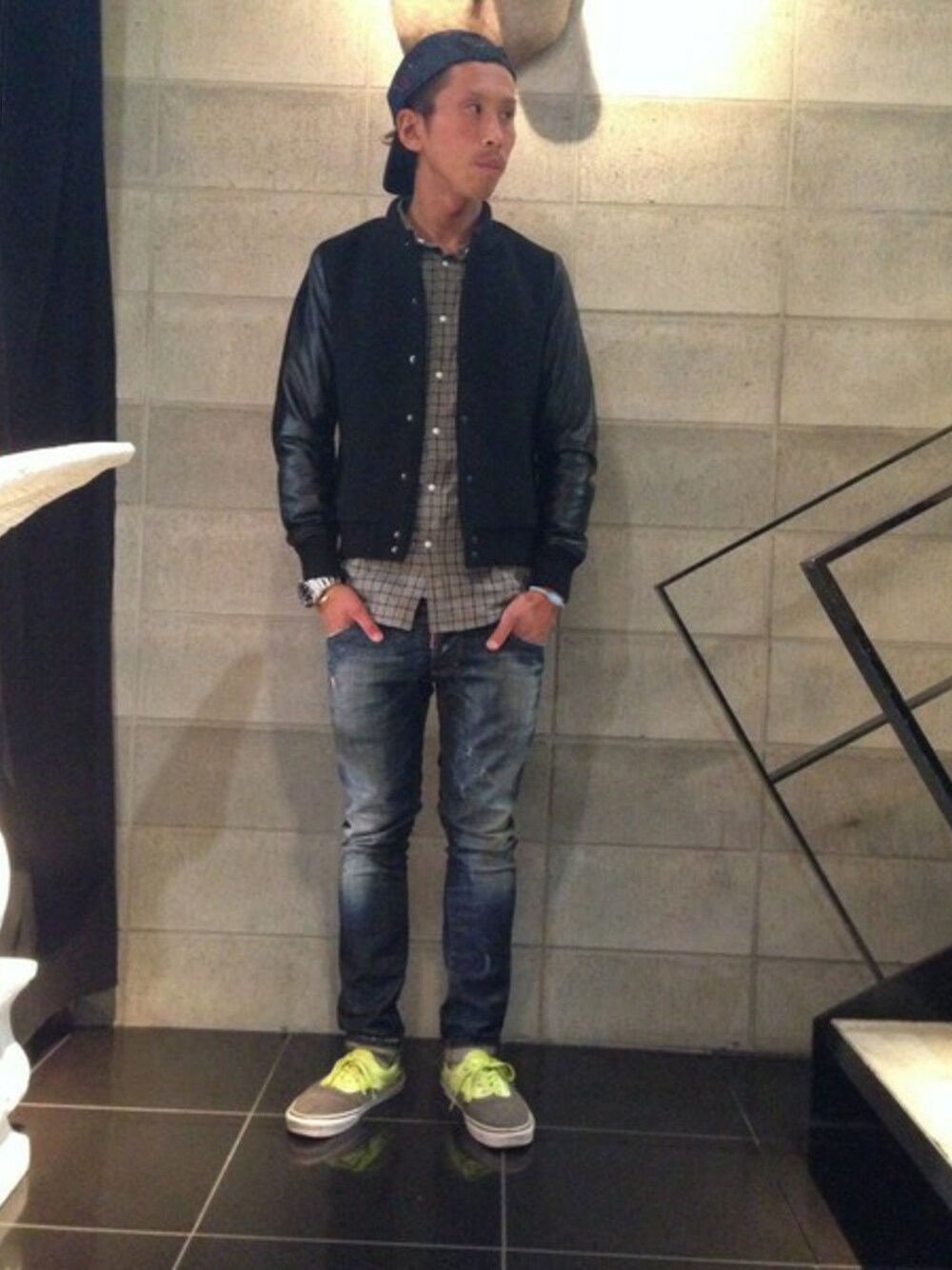 「スタジャン、WEAR始めました！」｜「L.H.PのLHP/AWARD JACKET（スタジャン、ブラック系）」を使った、よしやす(34歳)さん（メンズ・175cm）の秋コーディネートの1枚目の写真