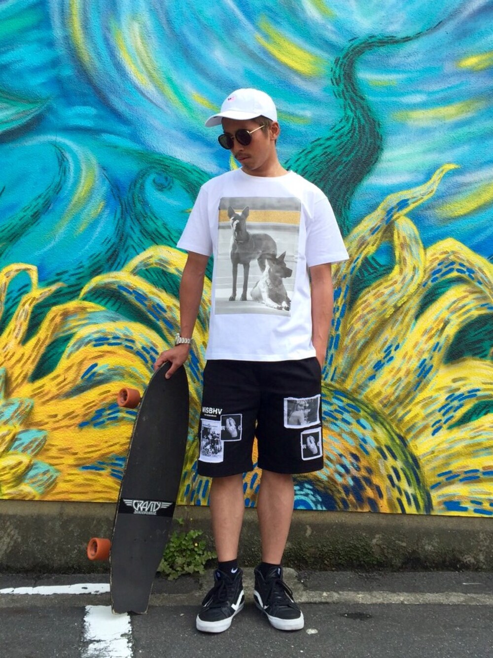 「ストリート、スケータースタイル、DOGTOWN、カリフォルニア、キャップ、VANS、サーフ、西海岸、夏、パパコーデ」｜「KaneZのLHP/エルエイチピー/KaneZ/ケインズ/26 DigitalFlag PoloCap（キャップ、ホワイト系）」を使った、よしやす(34歳)さん（メンズ・175cm）の春コーディネートの1枚目の写真