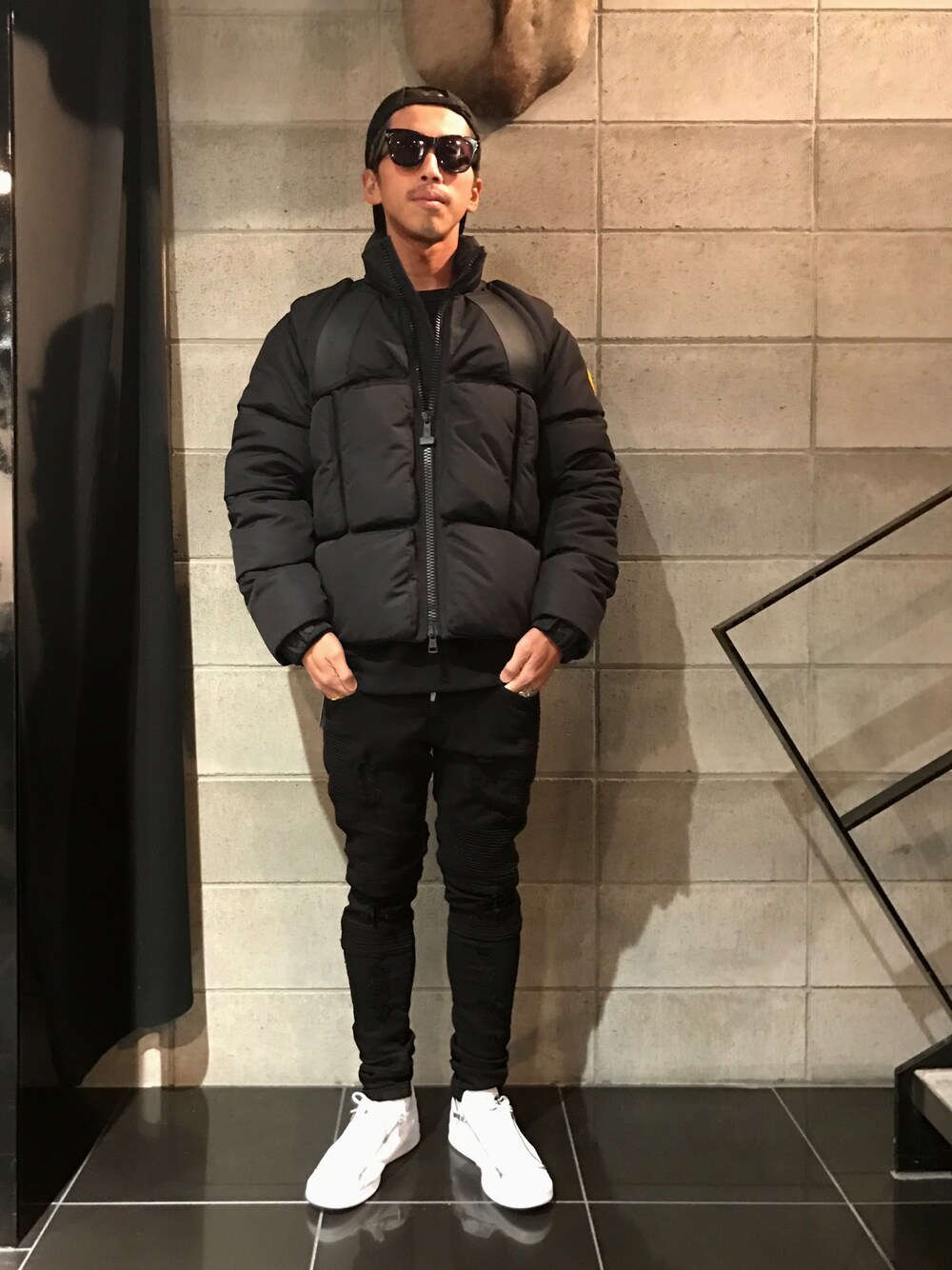 「MONCLERO、モードストリート、denim、バイカーパンツ、Y-3、REPRESENT、GIVENCHY、フィッシャーマン、オールブラック、サーフスタイル」｜「KaneZのLHP/エルエイチピー/KaneZ/ケインズ/METAL POLO CAP （キャップ、ブラック系）」を使った、よしやす(34歳)さん（メンズ・175cm）の秋コーディネートの1枚目の写真