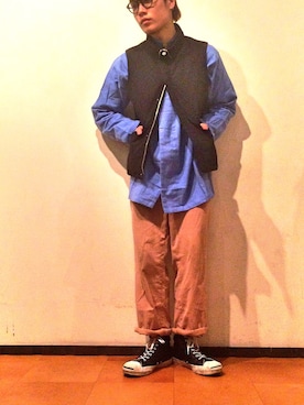 「ノーカラー」｜「アイテム（チノパンツ）」を使った、マエザワ ユウスケさん（メンズ・174cm）の冬コーディネート