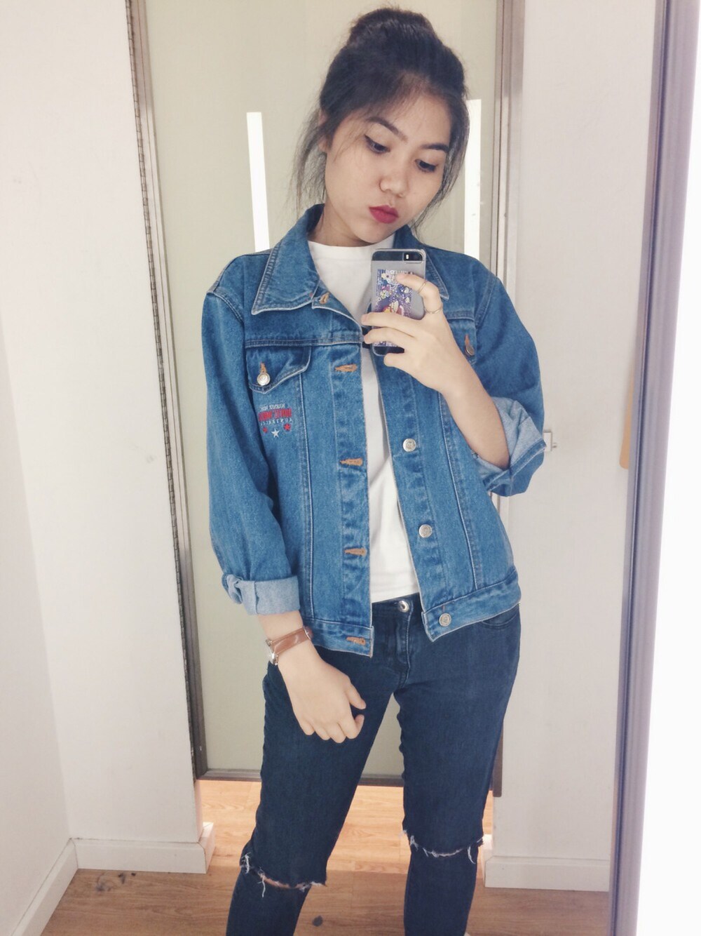 「denim、ripped jeans、casual」｜「FOREVER 21のアイテム（デニムパンツ、ブルー系）」を使った、Ami ✨さん（レディース・162cm）の春コーディネートの1枚目の写真