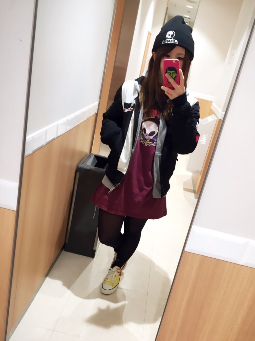 「blind、PUNK DRANKERS、skallskates、GU」｜「SKULL SKATESのアイテム（ニットキャップ/ビーニー、ブラック系）」を使った、あやぴぴぴさん（レディース・152cm）の冬コーディネートの1枚目の写真