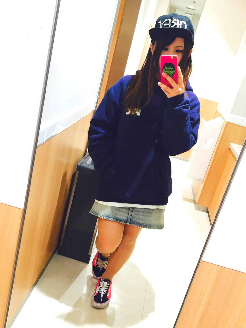 「OBEY、FTC、RNA、VANS」｜「FTCのアイテム（パーカー、ブルー系）」を使った、あやぴぴぴさん（レディース・152cm）の冬コーディネートの1枚目の写真