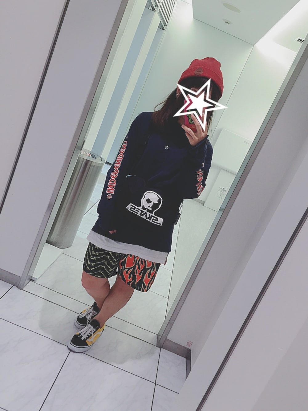 「FTC、INDEPENDENT、lifesabeach、スケータースタイル、SKULLSKATES、VANS、AYAMO」｜「INDEPENDENTのアイテム（Tシャツ/カットソー、ブルー系）」を使った、あやぴぴぴさん（レディース・152cm）の秋コーディネートの1枚目の写真