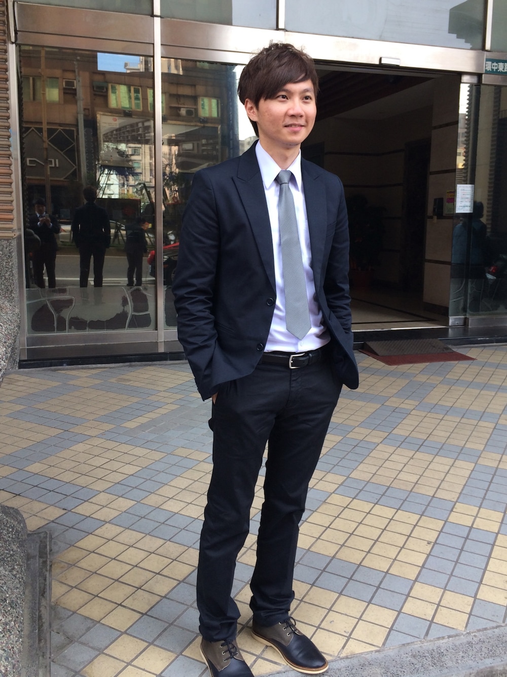「wedding dress」｜「LACOSTEのアイテム（その他シューズ、ブラック系）」を使った、kun wang さん（メンズ・175cm）の夏コーディネートの1枚目の写真