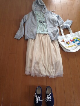 「UNIQLO（ユニクロ）のアイテム（パーカー、グレー系）」を使った、sakieさん（レディース・152cm）の春コーディネート