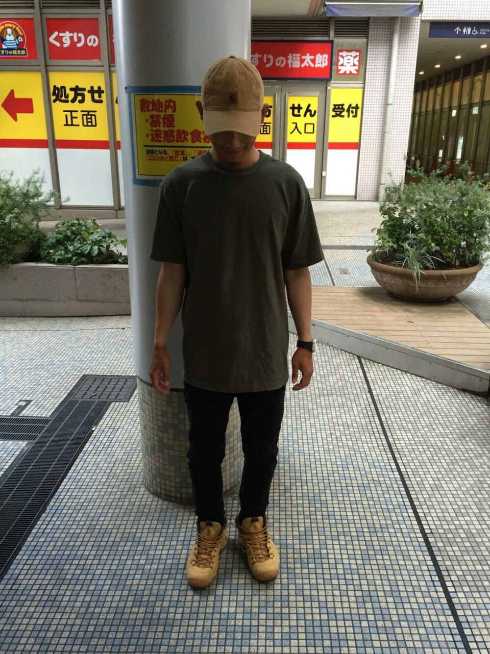 「ナイキ、無地Tシャツ、カーハート、ダメージスキニー、フォームポジット、G-SHOCK、6パネルキャップ、ストリート系、ZARA、夏コーデ」｜「PRO CLUB のアイテム（Tシャツ/カットソー、グリーン系）」を使った、G.Kさん（メンズ・170cm）の春コーディネートの1枚目の写真