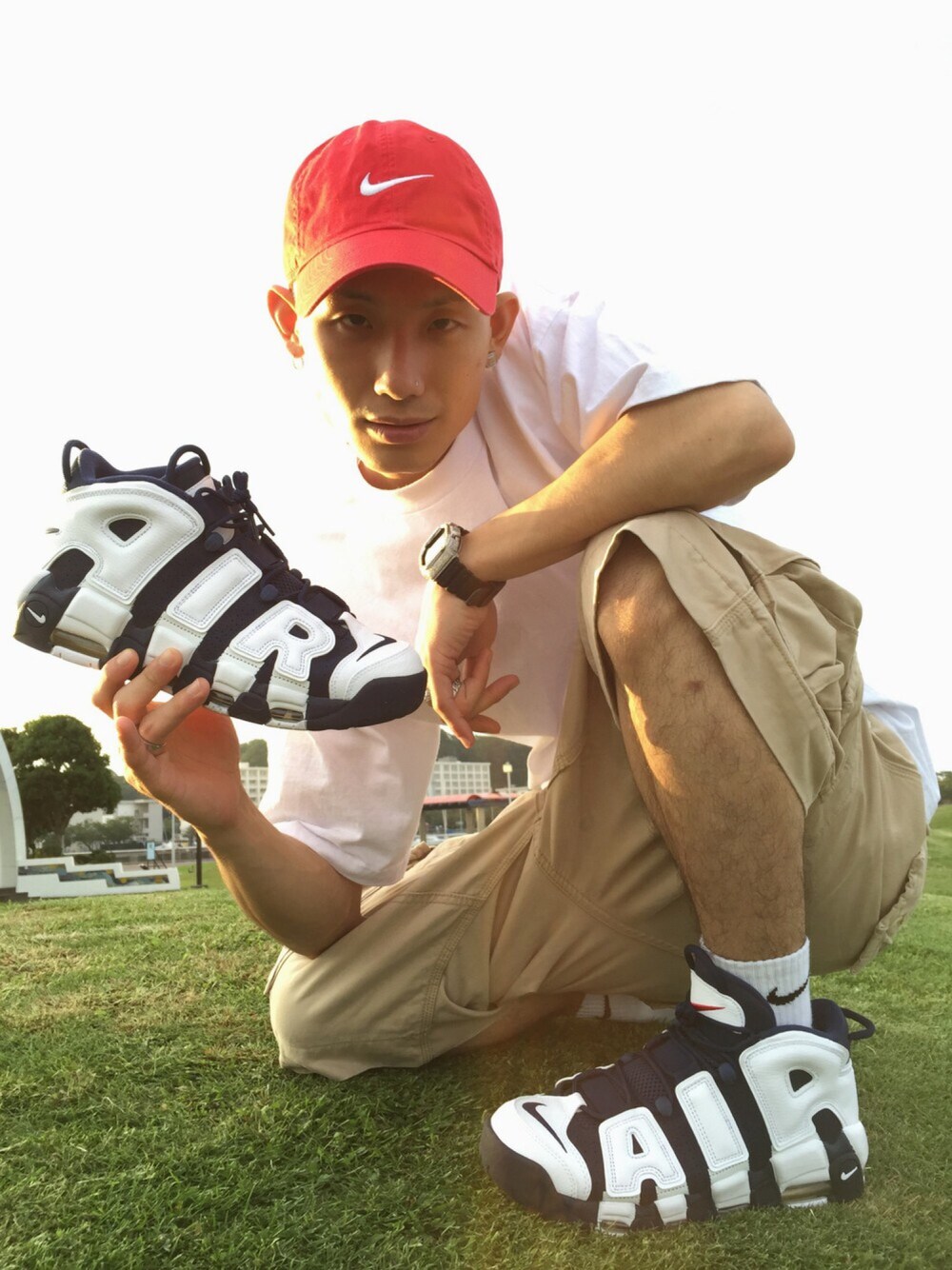「NIKEのアイテム（スニーカー、ホワイト系）」を使った、G.Kさん（メンズ・170cm）の秋コーディネートの1枚目の写真