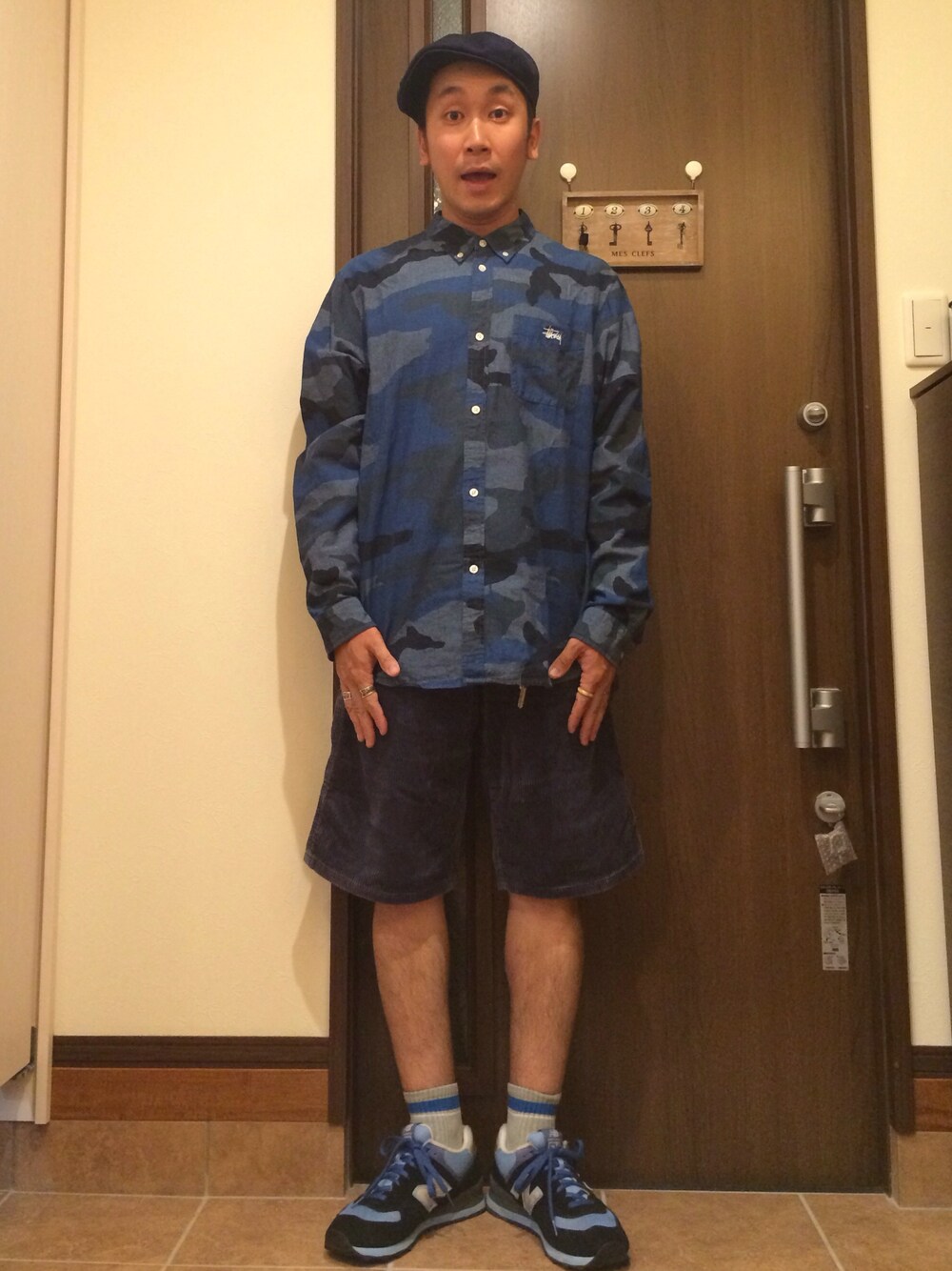 「stussy、ニューバランス、迷彩、ディッキーズ(Dickies)、KANGOL、used、カジカジ」｜「KANGOLのWEGO/KANGOL TROPICGALAXY（ハンチング/ベレー帽、ブルー系）」を使った、katsu hamaさん（メンズ・172cm）の秋コーディネートの1枚目の写真