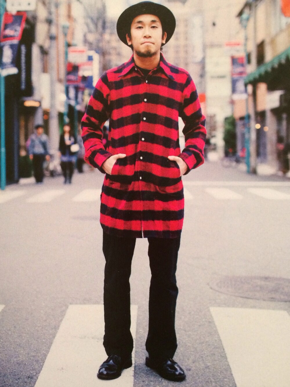 「街の眼、カジカジ、NEEDLES、ニューヨークハット、ディッキーズ(Dickies)」｜「Needlesのアイテム（シャツ/ブラウス、レッド系）」を使った、katsu hamaさん（メンズ・172cm）の秋コーディネートの1枚目の写真