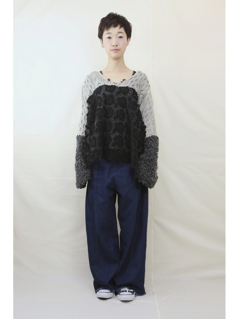 「ニット、 デニム、rehersall、リハーズオール、 パッチワーク、 ハンドメイド、 リメイク」｜「RehersalLのロングフレアスリーブセーター（ニット/セーター、グレー系）」を使った、chaosbohemiaさん（レディース・160cm）の秋コーディネートの1枚目の写真