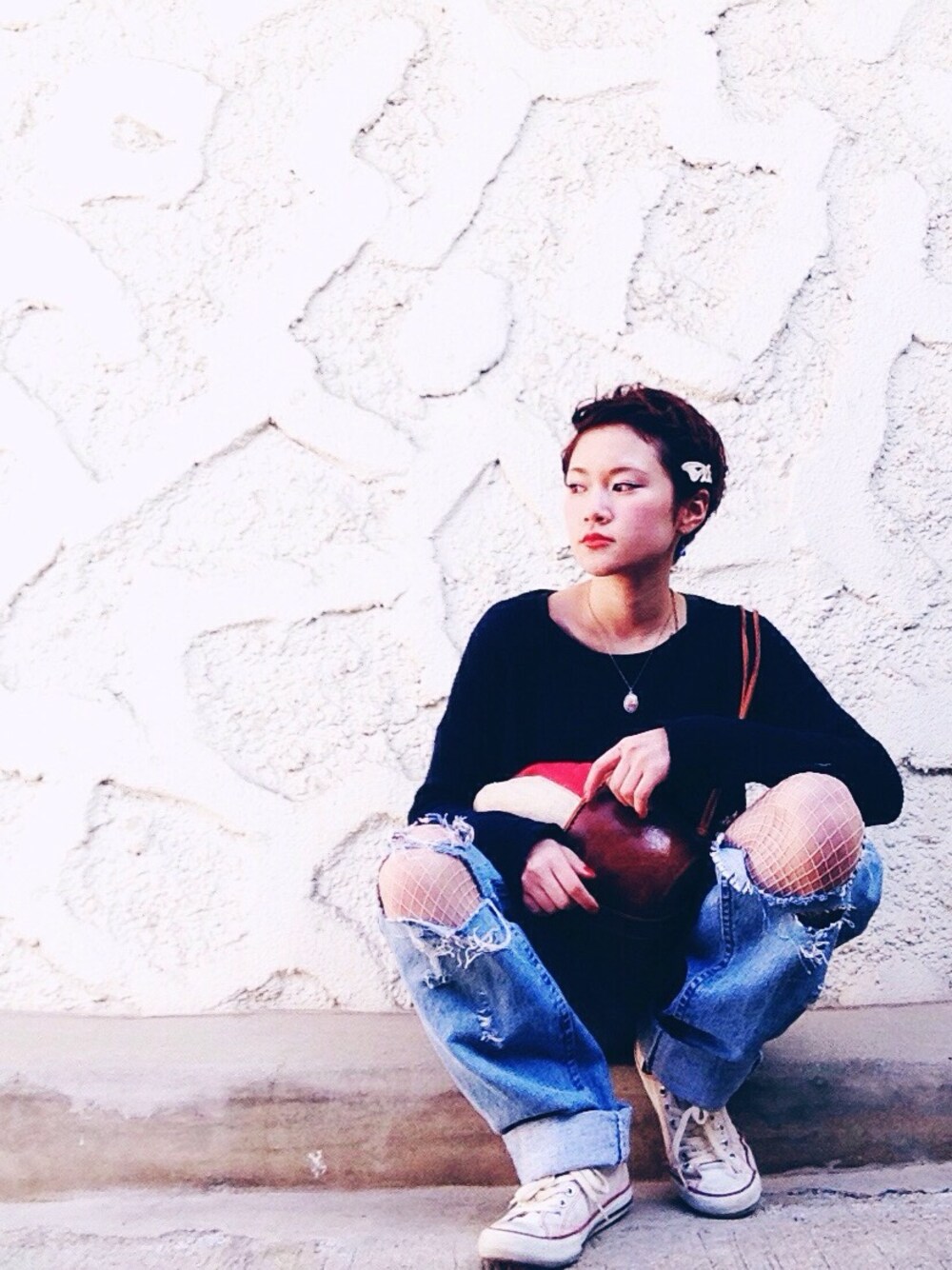 「denim、damage jeans、ダメージデニムパンツ、ダメージジーンズ、LEE、古着、デニム、スニーカー、VANS」｜「Leeのアイテム（デニムパンツ、ブルー系）」を使った、葉月さん（レディース・152cm）の春コーディネートの1枚目の写真