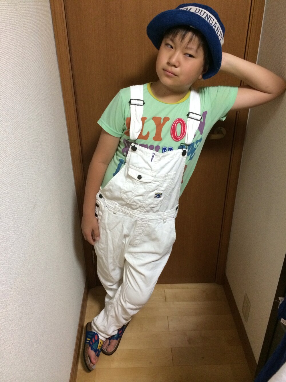 「ハット、男の子、Tシャツ、オーバーオール、ブーフーウーWEARコンテスト」｜「HYSTERIC GLAMOURのサルエルオ-バーオール（サロペット/オーバーオール、ホワイト系）」を使った、小城原颯太さん（キッズ・145cm）の夏コーディネートの1枚目の写真