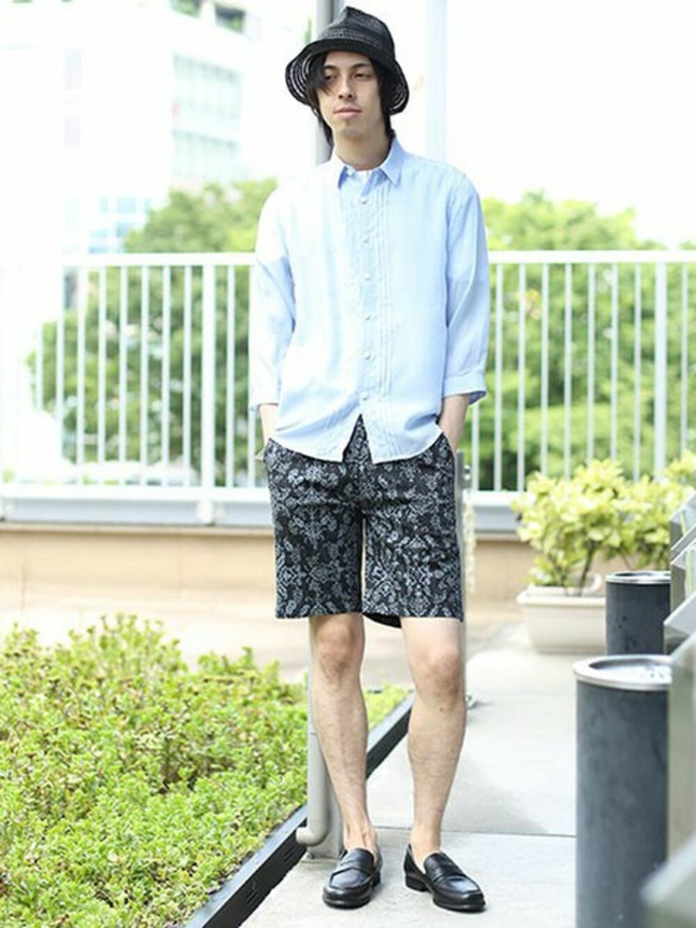 「ローファー、ハット、STUDIOUS、ショーツ、STUDIOUS SELECT(STUDIOUS SELECT)、ピンタックシャツ」｜「STUDIOUSの【STUDIOUS】ピンタック七分袖シャツ◎（シャツ/ブラウス、グリーン系）」を使った、MIYAGIさん（メンズ・178cm）の夏コーディネートの1枚目の写真