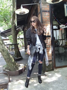 「Tシャツ×デニム」｜「アイテム（ナイロンジャケット）」を使った、Samantha Linさん（レディース・165cm）の秋コーディネート