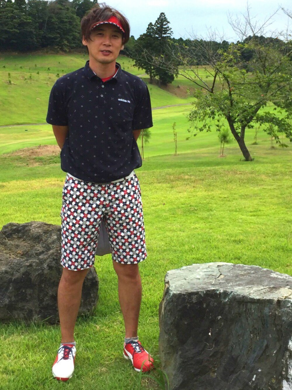 「Callaway、adidas、PUMA、GOLF」｜「Callawayのアイテム（サンバイザー、レッド系）」を使った、流山ＲＥＤＳさん（メンズ・180cm）の夏コーディネートの1枚目の写真