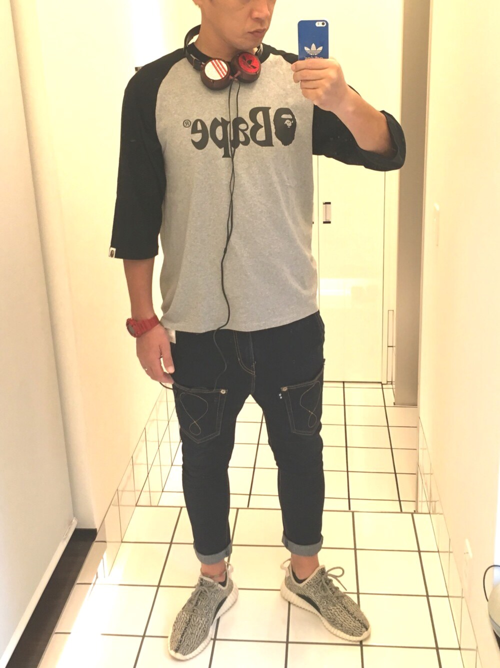 「adidas originals、A BATHING APE、mercibeaucoup,、YeezyBoost350、G-SHOCK」｜「オーディオテクニカのアイテム（音楽/本・雑誌、ブラウン系）」を使った、流山ＲＥＤＳさん（メンズ・180cm）の秋コーディネートの1枚目の写真