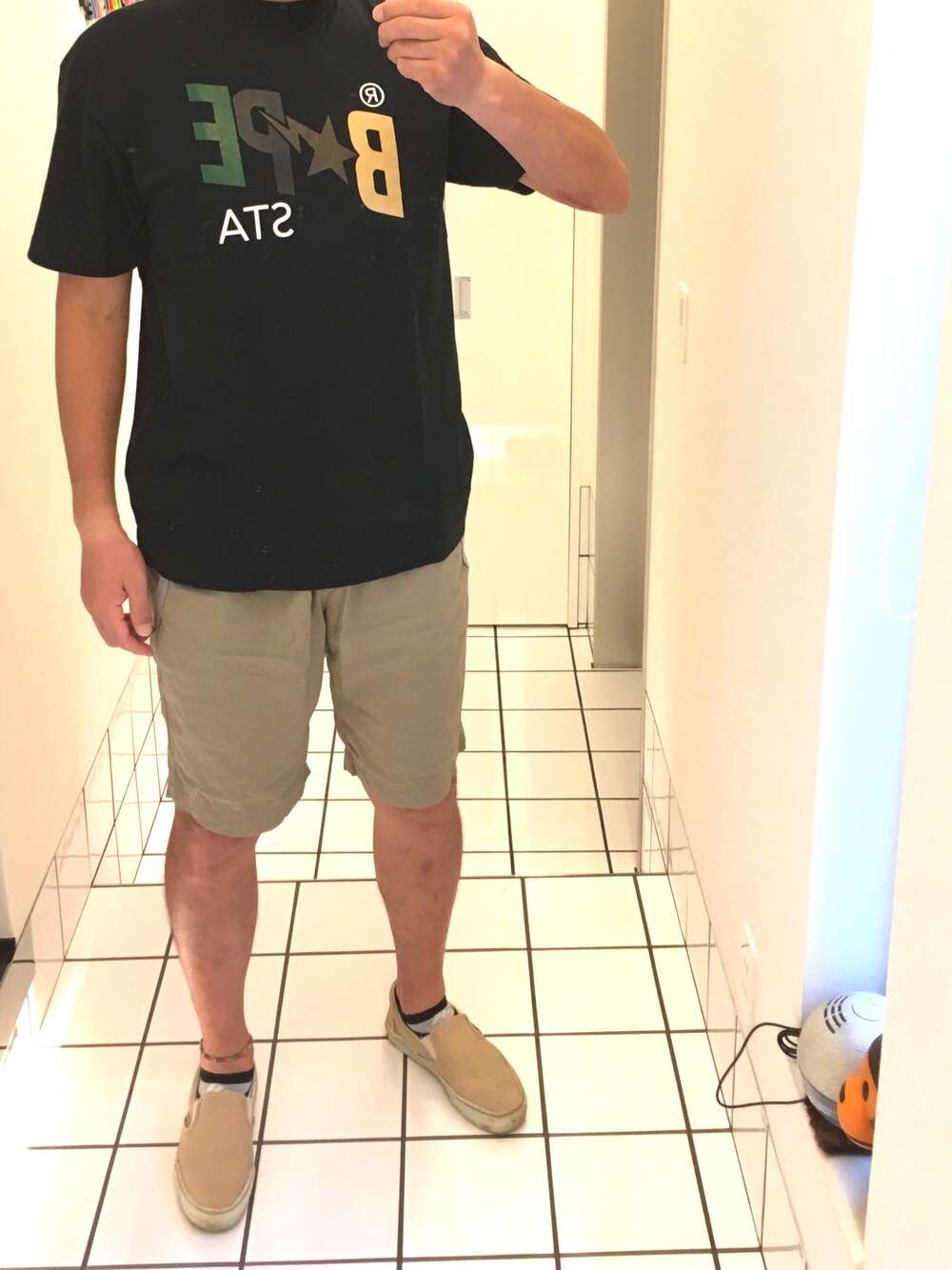 「A BATHING APE、VANS、怪我、痛い」｜「A BATHING APEのアイテム（Tシャツ/カットソー、ブラック系）」を使った、流山ＲＥＤＳさん（メンズ・180cm）の秋コーディネートの1枚目の写真