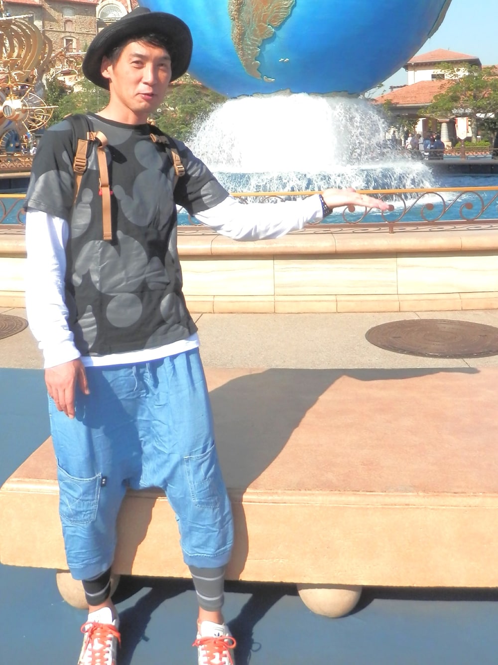 「disney、A BATHING APE、mercibeaucoup,、adidas、adidas originals」｜「no brandのアイテム（ハット、ブラック系）」を使った、流山ＲＥＤＳさん（メンズ・180cm）の秋コーディネートの1枚目の写真