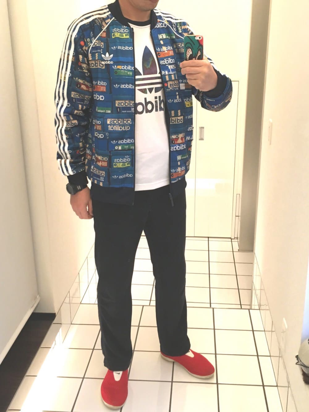 「adidas originals、UNIQLO、NIKE、サッカー」｜「adidasのオリジナルス トラックトップジャージ[SST TRACK TOP SHOEBOX（ジャージ、その他）」を使った、流山ＲＥＤＳさん（メンズ・180cm）の秋コーディネートの1枚目の写真
