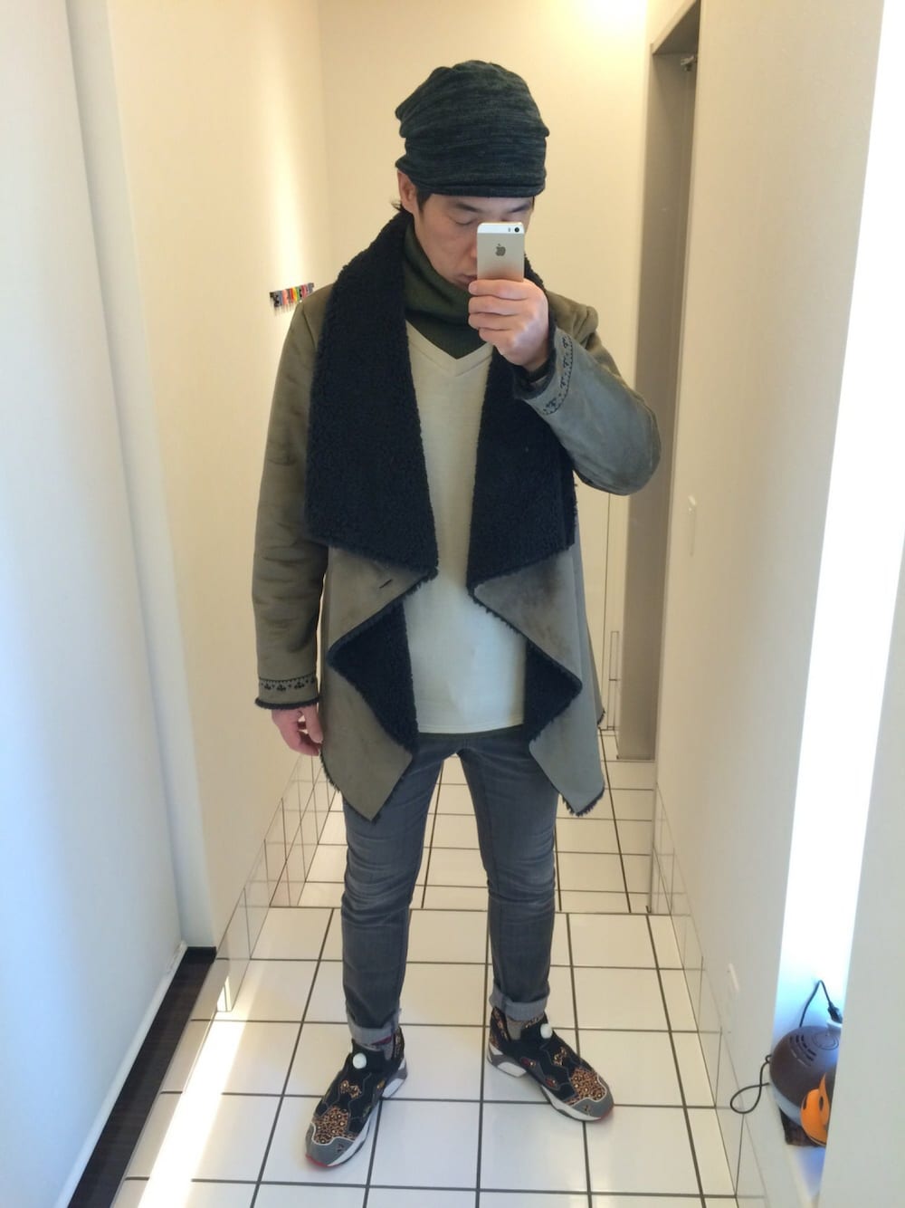 「チャイハネ、GU、reebok、mita sneakers」｜「チャイハネの【チャイハネ】フェイクムートンMEN'Sコート（ムートンコート、グリーン系）」を使った、流山ＲＥＤＳさん（メンズ・180cm）の冬コーディネートの1枚目の写真