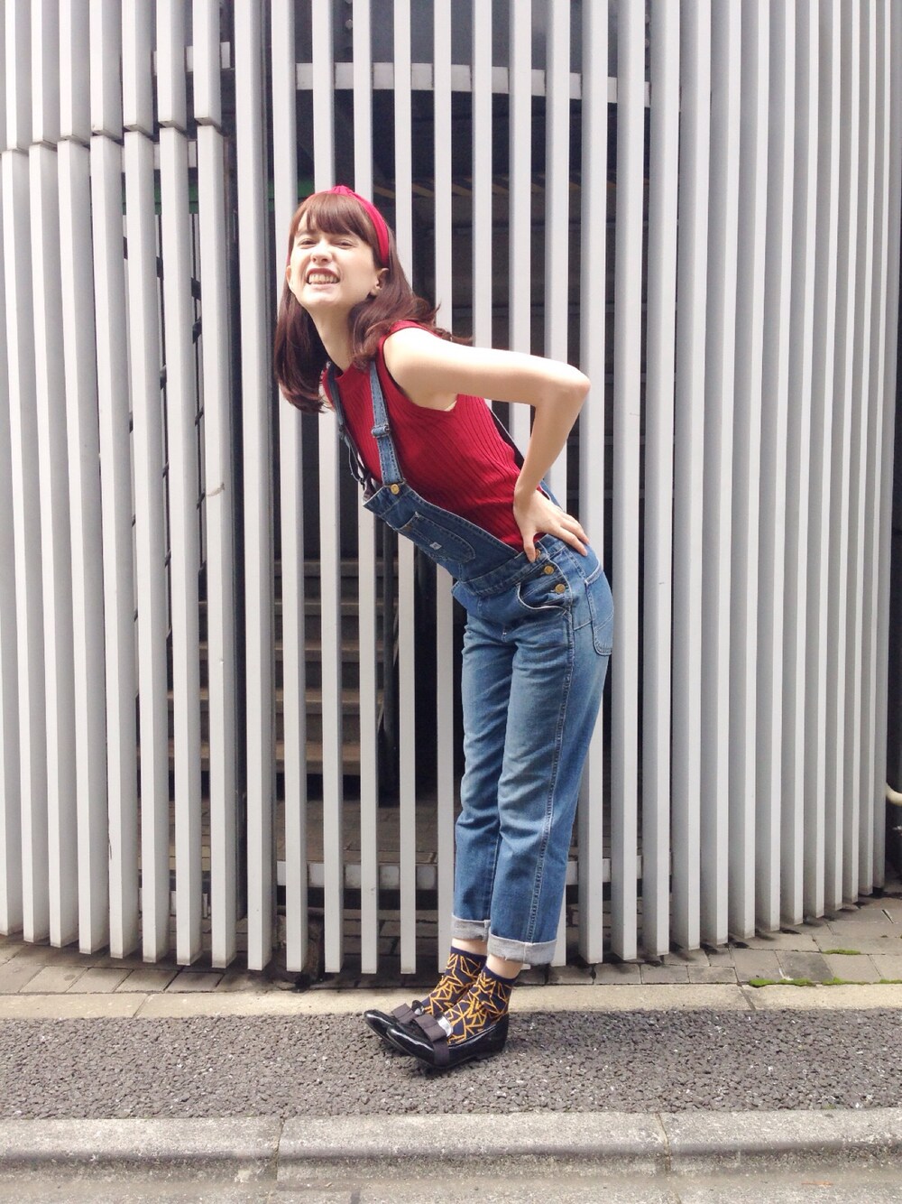 「WEAR HALLOWEEN 2015、マリオ、おそろいコーデ、キャラファッション」｜「BEAUTY&YOUTH UNITED ARROWSのBY ∵LEE デニムオーバーオール（サロペット/オーバーオール、ブルー系）」を使った、大釜ケリーさん（レディース・165cm）の秋コーディネートの1枚目の写真