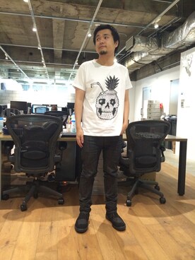 「Yves Saint Laurent（イヴサンローラン）のアイテム（Tシャツ/カットソー）」を使った、ユウスケさん（メンズ・168cm）の夏コーディネート