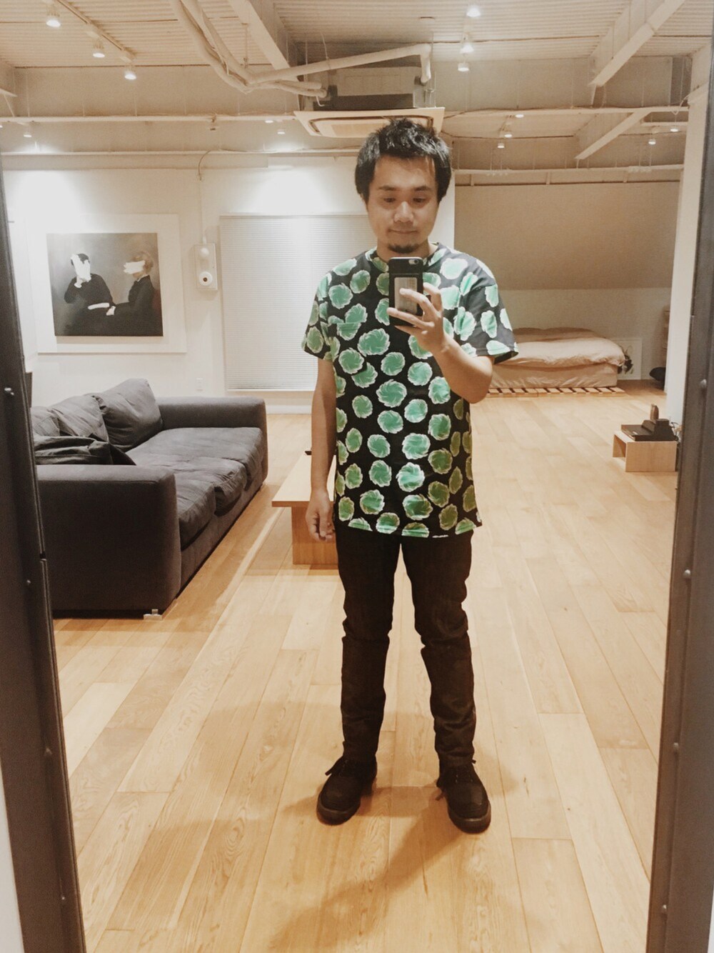 「TOGA VIRILISのTOGA VIRILIS プリントTシャツ（Tシャツ/カットソー、グリーン系）」を使った、ユウスケさん（メンズ・168cm）の春コーディネートの1枚目の写真