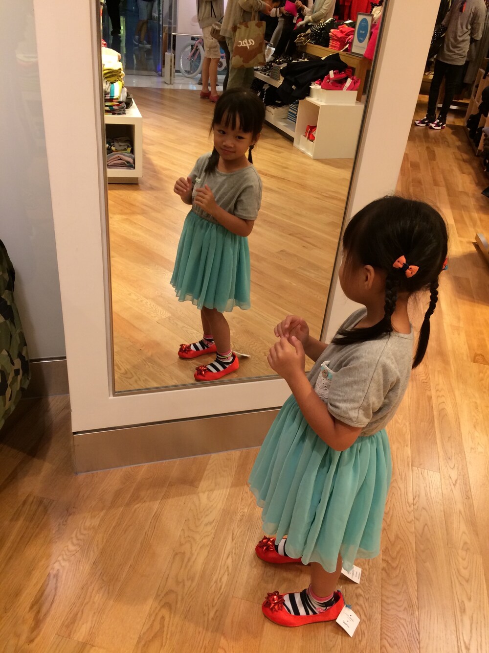 「又一城 gaps kids」｜「cotton candy kidsのアイテム（チュニック、その他）」を使った、Louis Loさん（キッズ・100cm）の秋コーディネートの1枚目の写真