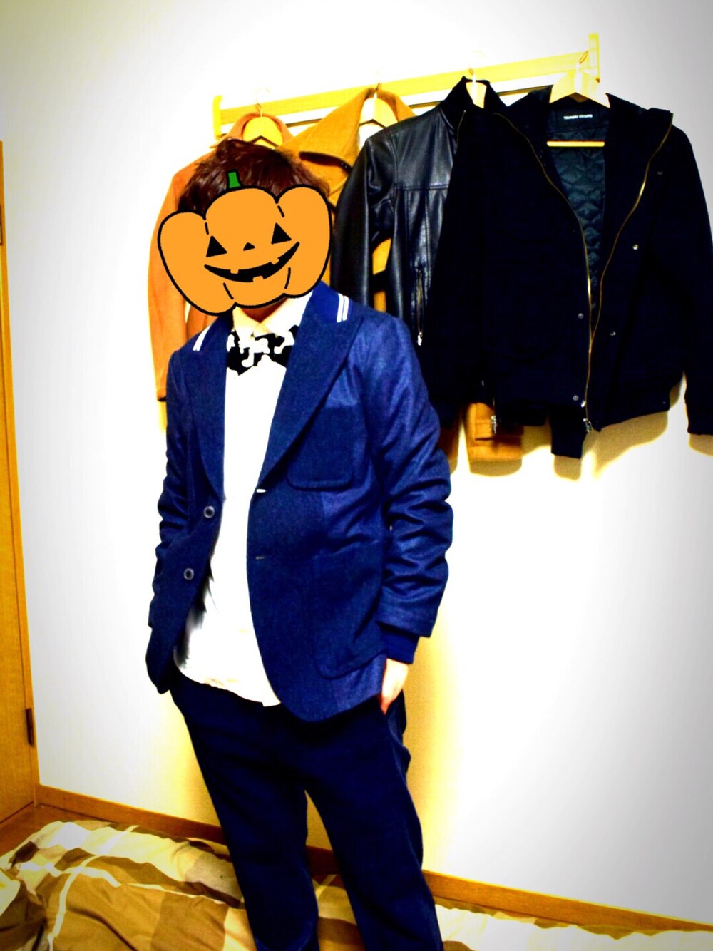 「TSUMORI CHISATOのアイテム（セットアップ、ブルー系）」を使った、ともずさん（メンズ・163cm）の秋コーディネートの1枚目の写真