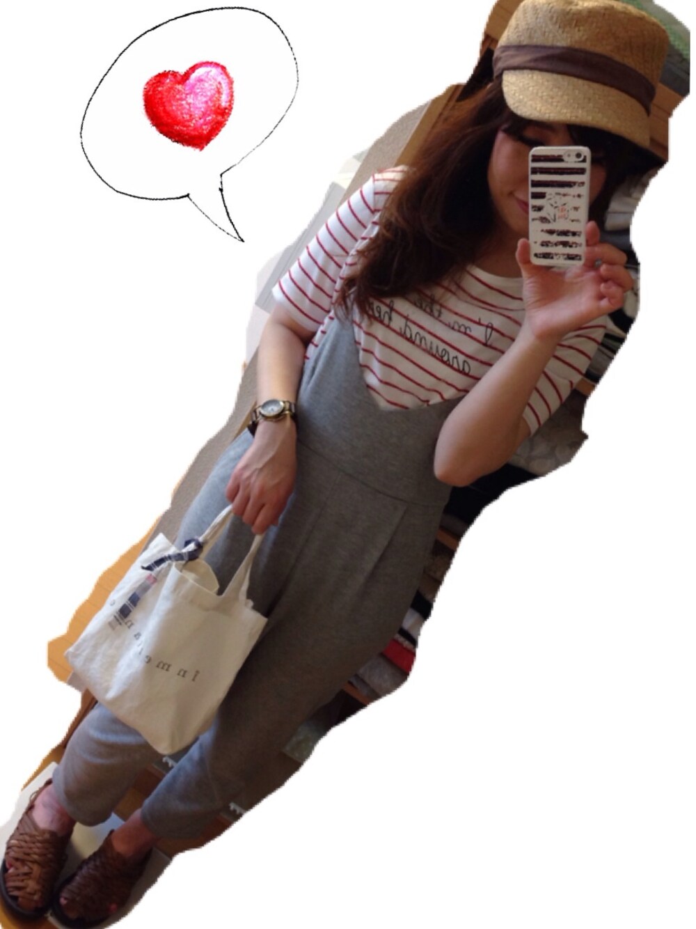 ブラウン系のサンダル、ホワイト系のエコバッグ/サブバッグを着用したレディースの春コーディネートの1枚目の写真