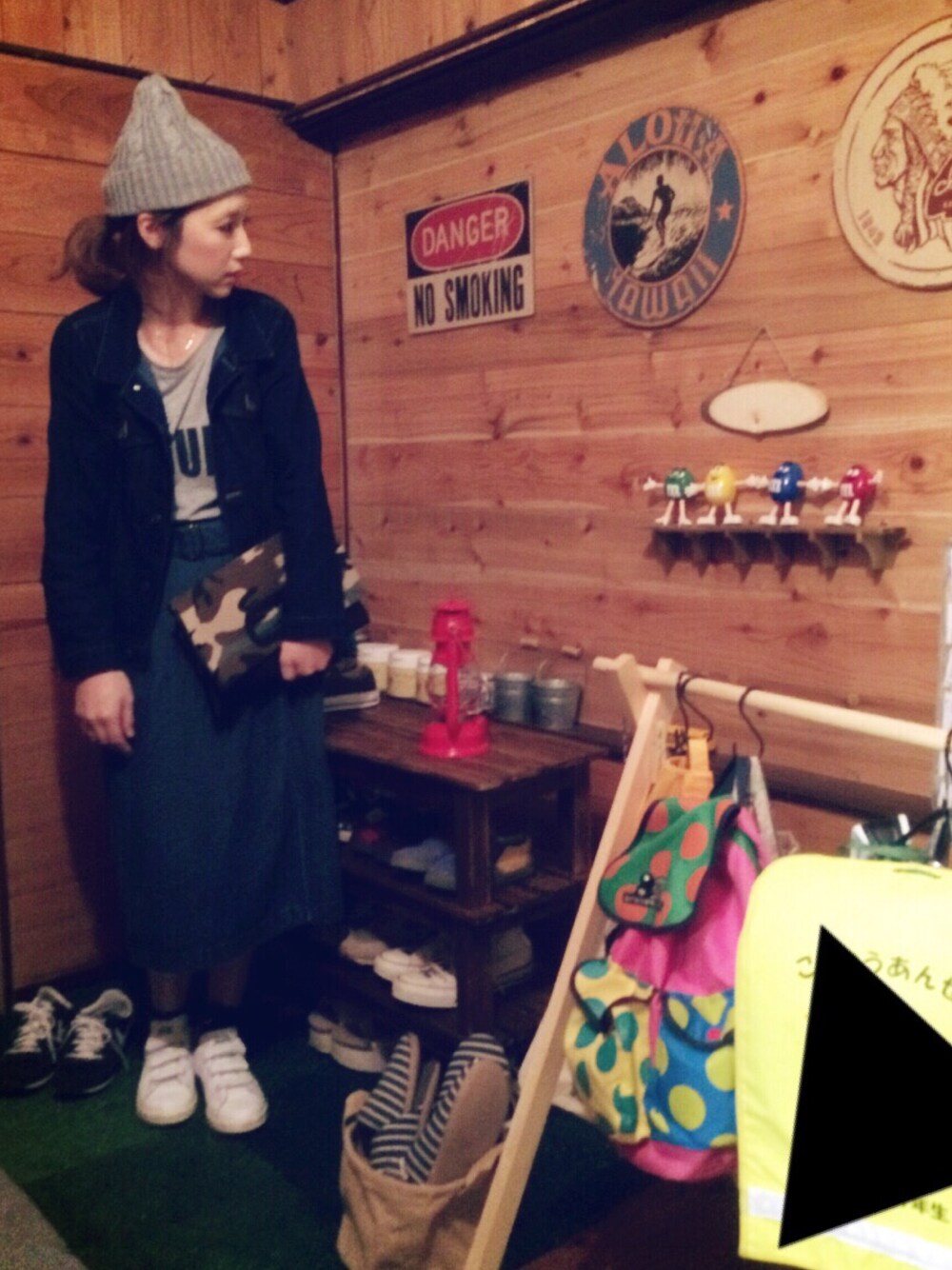 「DIY、インテリア、ママコーデ」｜「BRUNOのLEDランタン（照明、レッド系）」を使った、あさみさん（レディース・162cm）の秋コーディネートの1枚目の写真