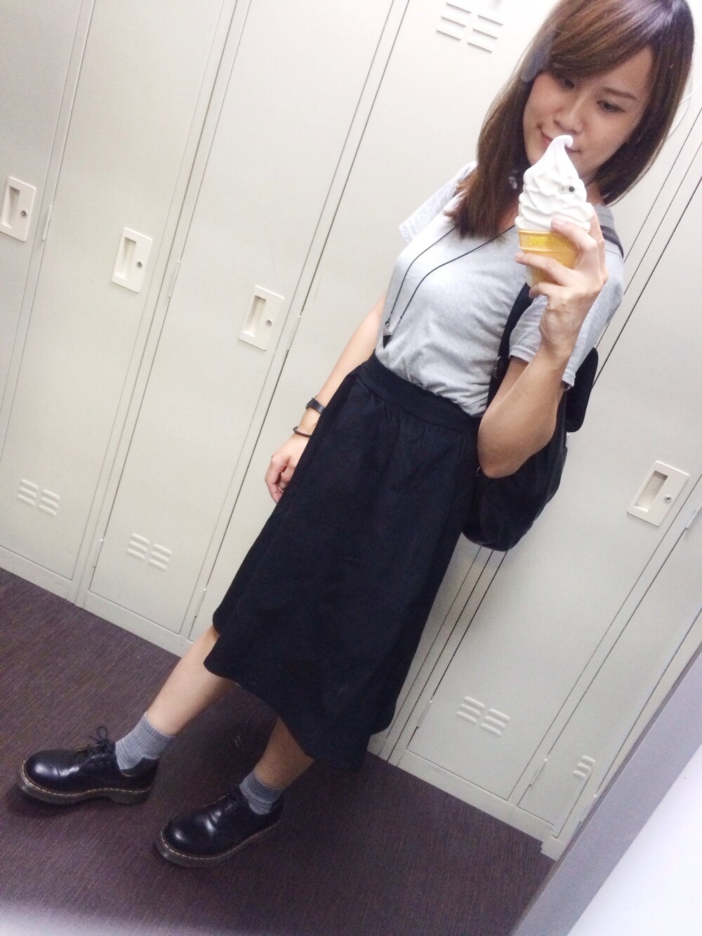 「STARMIMIのアイテム（Tシャツ/カットソー、グレー系）」を使った、Ellenさん（レディース・164cm）の秋コーディネートの1枚目の写真