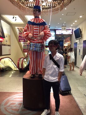 「アイテム（ボディバッグ/ウエストポーチ、ブルー系）」を使った、8bさん（メンズ・168cm）の秋コーディネート