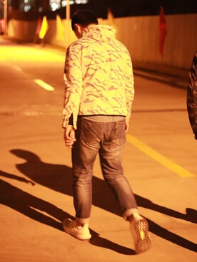 「adidas（アディダス）のアイテム（シューズ、ホワイト系）」を使った、TLさん（メンズ・175cm）の秋コーディネート