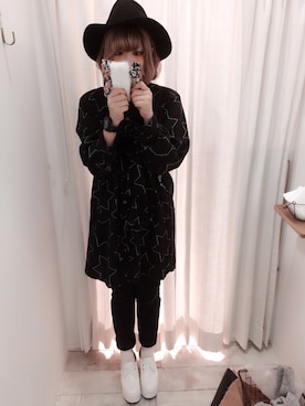 「真っ黒コーデ」｜「アイテム（PC・スマホグッズ/家電）」を使った、マロさん（レディース・164cm）の秋コーディネート