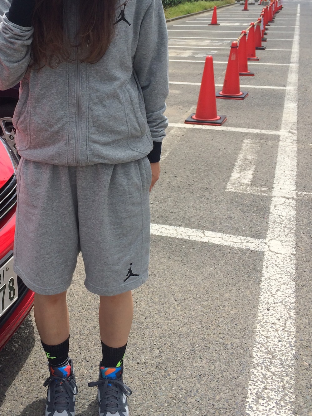 「AIR JORDAN、Jordan、jordan7、NIKE」｜「AIR JORDANのアイテム（パーカー、グレー系）」を使った、appiさん（レディース・164cm）の春コーディネートの1枚目の写真