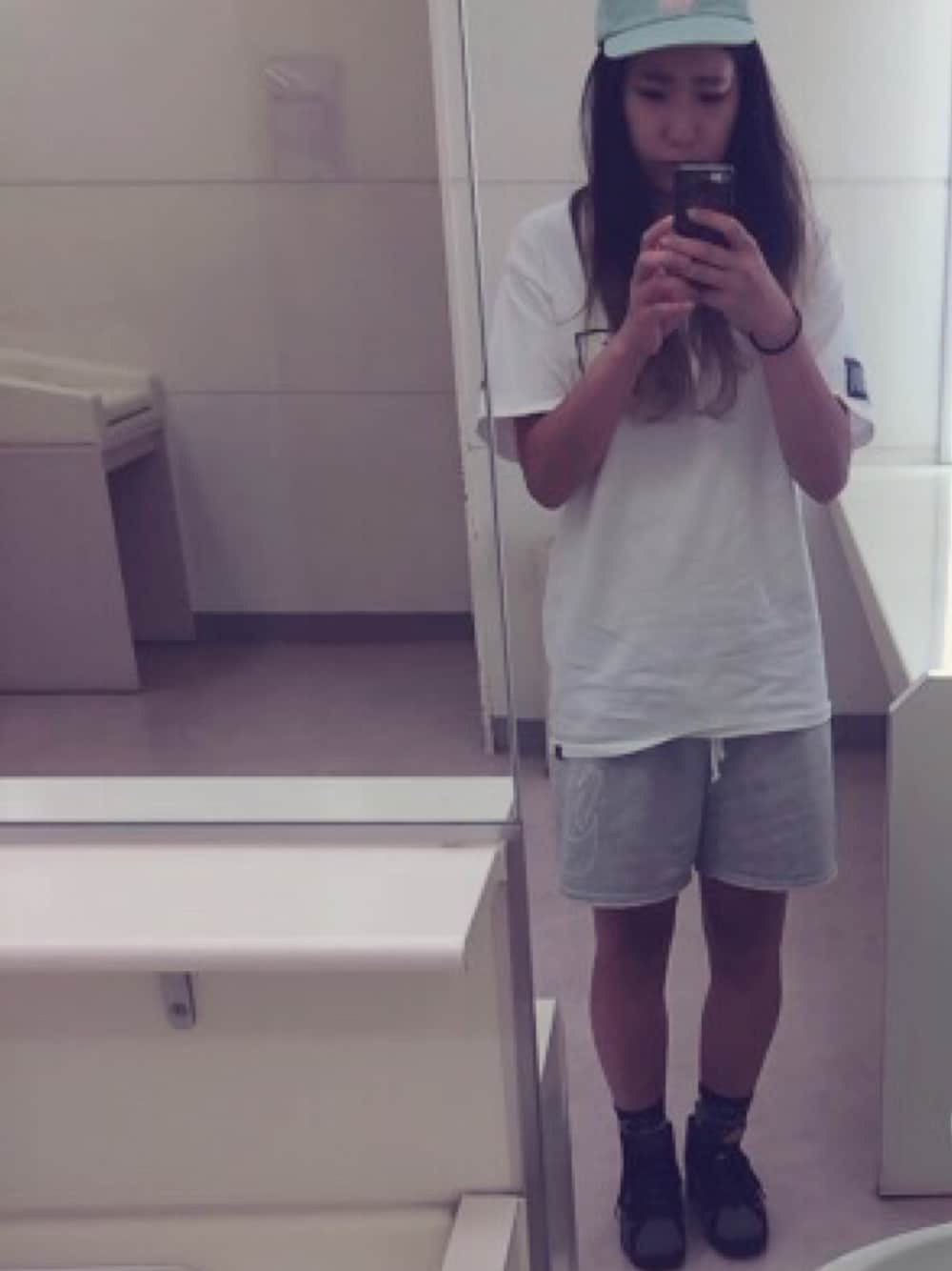 「NIKE、jordan7、AIR JORDAN、stussy women、CAP、スニーカー女子、スニーカー」｜「ELVIRAのアイテム（Tシャツ/カットソー、ホワイト系）」を使った、appiさん（レディース・164cm）の夏コーディネートの1枚目の写真