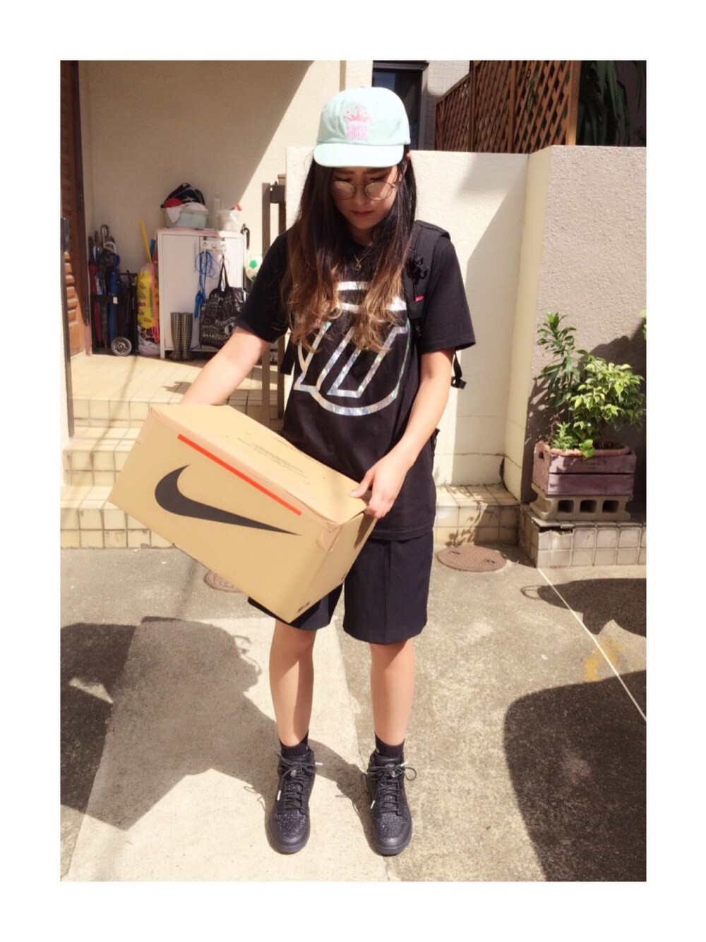 「supreme、NIKE、PIGALLE、stussy women、D.TT.K」｜「D.TT.Kのアイテム（Tシャツ/カットソー、ブラック系）」を使った、appiさん（レディース・164cm）の秋コーディネートの1枚目の写真
